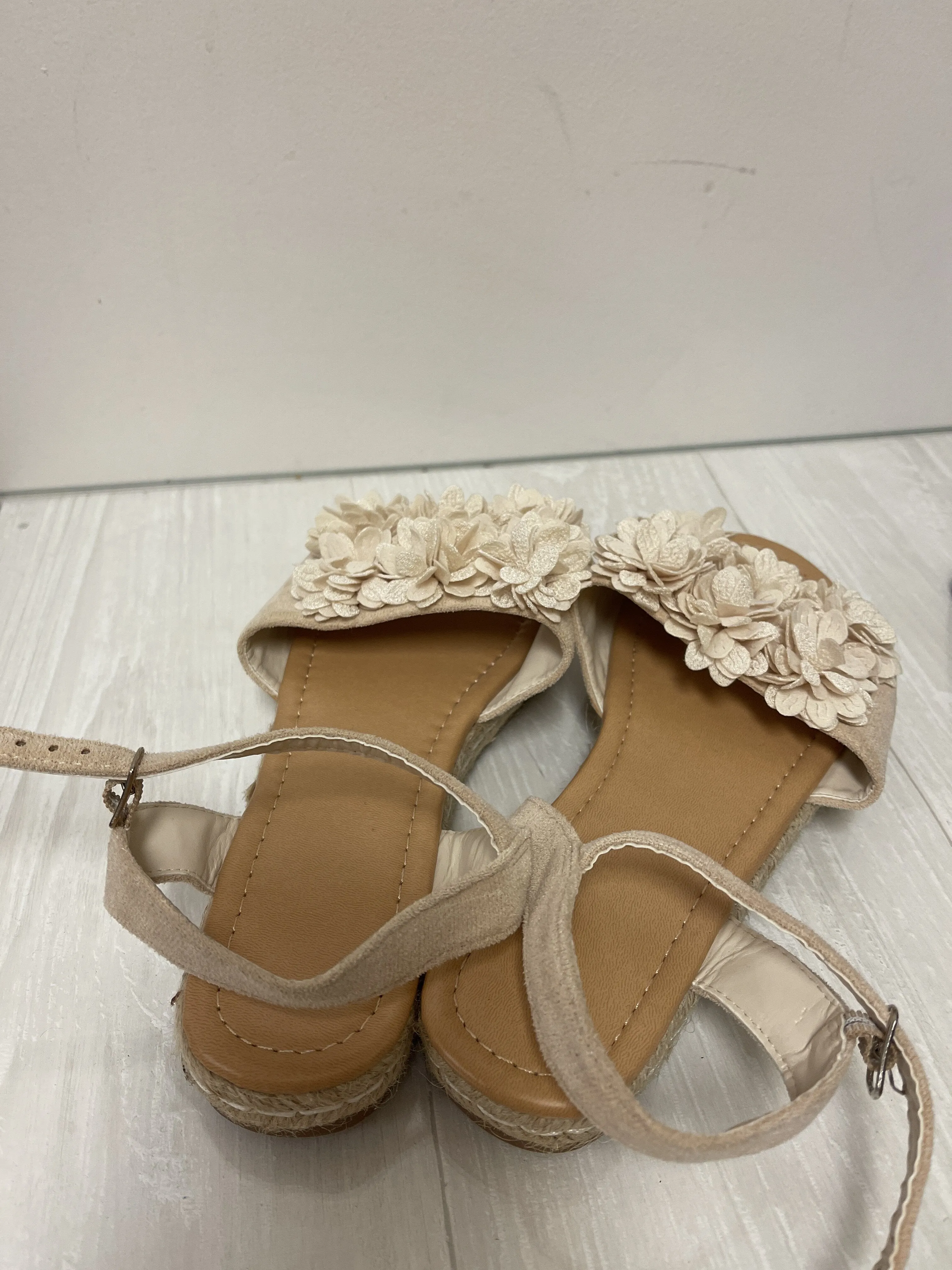 Sandals Flats By Clothes Mentor  Size: 7