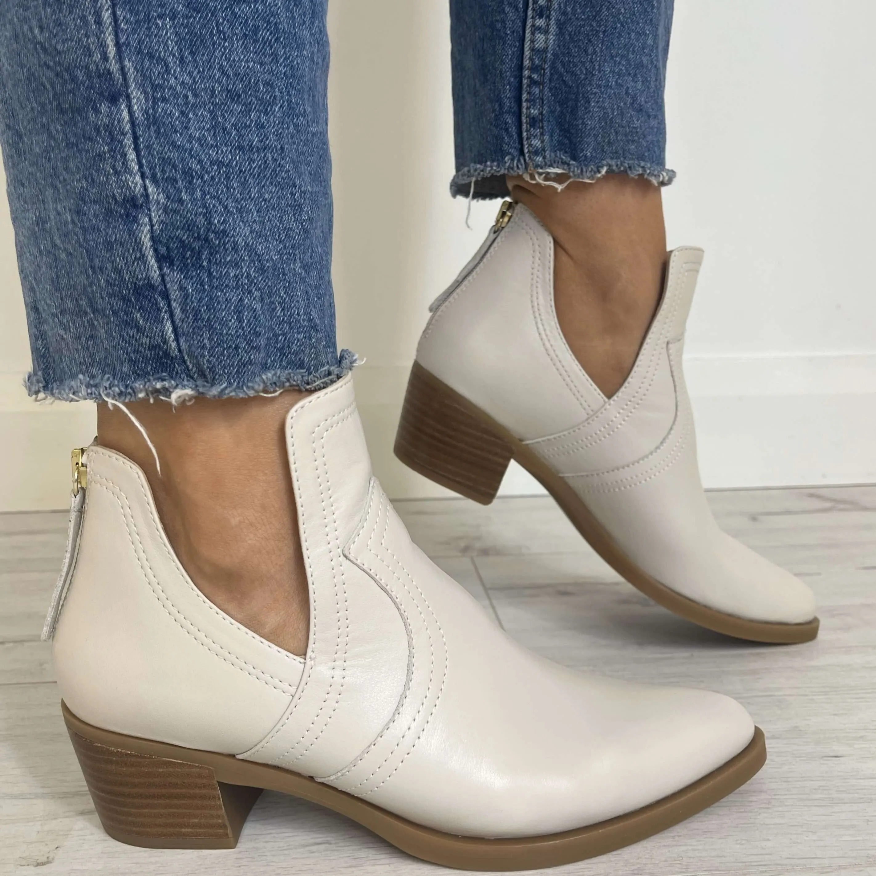 Unisa Guisel Ivory Western Boots
