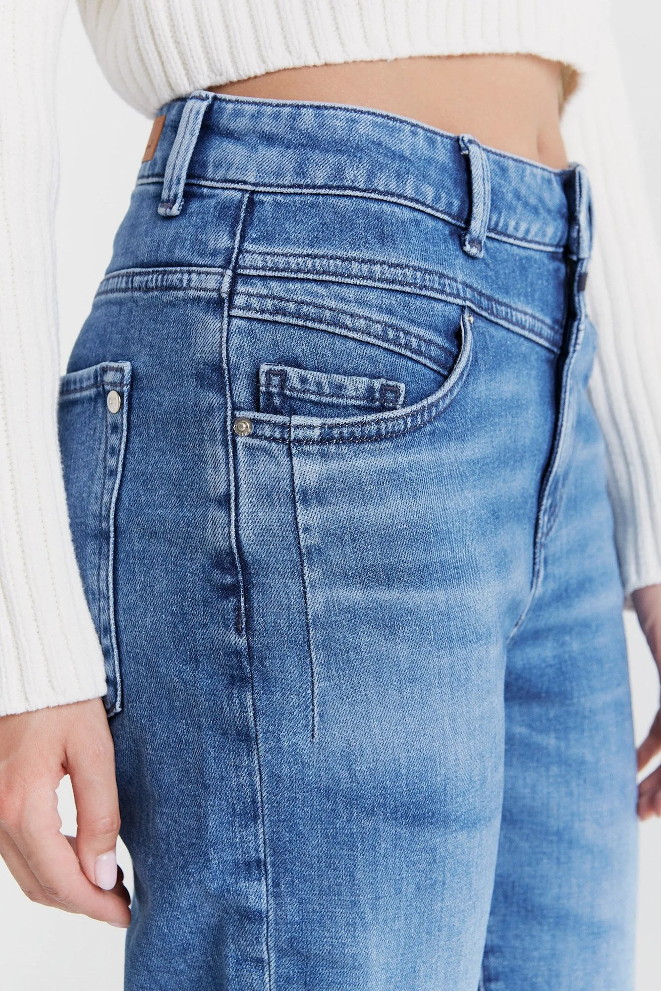 Victoria - Mid Waist 5 Pocket Regular Fit Jeans - Medium Blue